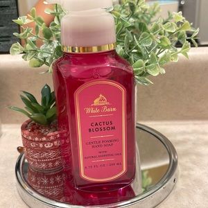 Bath & Body Works white barn, cactus blossom, gentle foaming soap NWT 8.75 oz